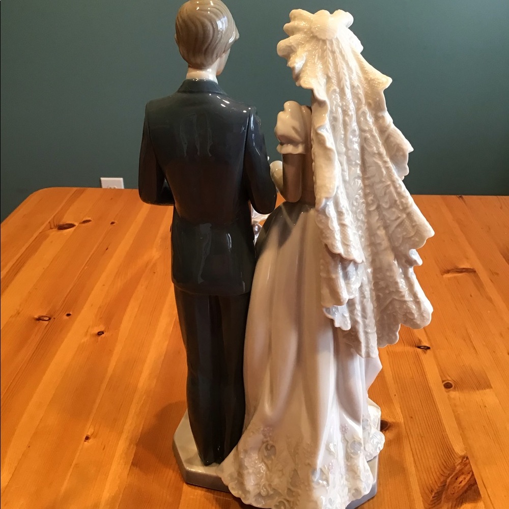 VINTAGE HUGE LLADRO WEDDING CAKE COUPLE #5587 - Picture 3 of 8